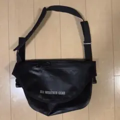 メンズ　ショルダーバッグ　ワークマン　防水