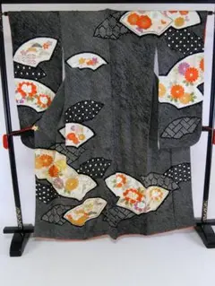 BBお仕立て上がり正絹振袖 黒地に花柄 刺繍 総絞り