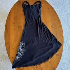 Guess Jeans アメンシトリー伸縮性のある楽ちんワンピ　刺繍が素敵　M