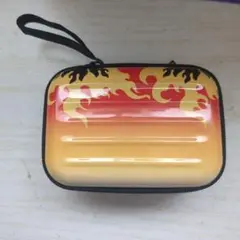 硬くて小さいポーチ？スーツケース？