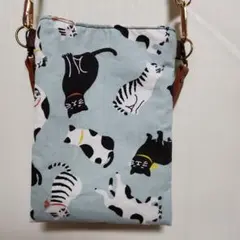 ハンドメイド　猫柄のスマホショルダー