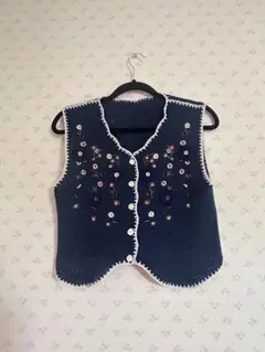 フラワー刺繍入り ネイビー ベスト