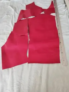 牛革（クローム鞣し）ワインレッド色レザーのハギレ。55cm☓25cmもあります。