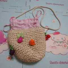 フルーツ刺繍のショルダーバッグ