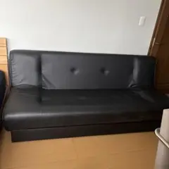 黒い合成皮革ソファ