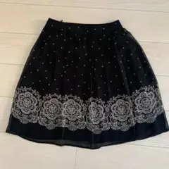 刺繍入り黒ひざ丈スカート ウエスト64
