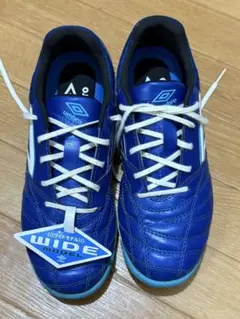 umbro サッカートレーニングシューズ　ワイドタイプ