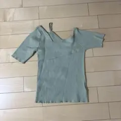 ミントグリーン 片方肩出し トップス