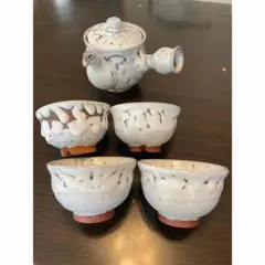 手作り風白い陶器急須