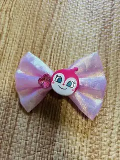 アンパンマンミュージアム　リボン型ピンクヘアピン ドキンちゃん
