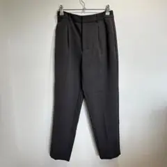 【GU】ダークグレー プリーツスラックス