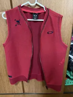 Oakley 赤 ノースリーブベスト