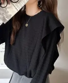 ジャガード素材ラッフルフリルショルダープルオーバー　Mサイズ