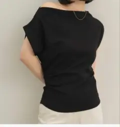【未使用に近い】NEUNA 2wayワンショルダーフレンチスリーブカットソー 黒