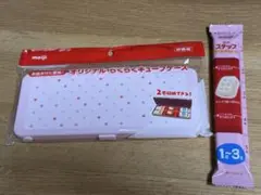 らくらくキューブ専用ケースと明治ステップらくらくキューブ1本