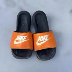Nike オレンジ スライドサンダル
