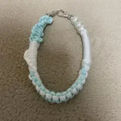 ハンドメイド　パラコードスマホストラップ エメラルドぶルーとホワイト