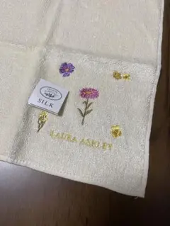 LAURA ASHLEY シルクタオルハンカチ