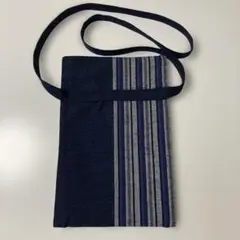 バッグ　サコッシュ　紺色　ネイビー