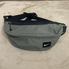 Nike ボディバッグ グレー ポリエステル