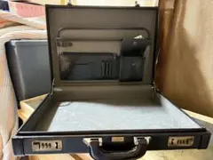 黒いビジネスバッグ 本革 アタッシュケース