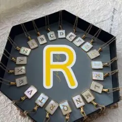 匿名配送【R】新品✨イニシャル ネックレス シェル チャーム ゴールド/金 ペア