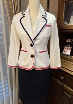 本日だけ特別価格❤️タグ付希少❤️レジーナ❤️トリコロール白ジャケットセットアップ⭐️