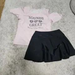 セパレート水着セット ピンクTシャツと黒スカート