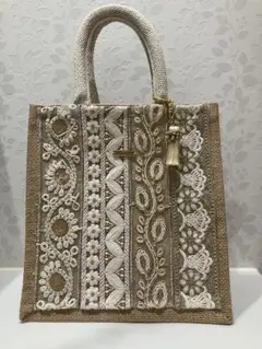 インド刺繍リボン　ジュートバッグA6 アレンジ　タッセル•プレート付き　夏バック