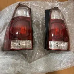 215　ハイラックスサーフ　前期　純正　テールランプ　左右　キレイ目 215 ハイラックスサーフ 前期 純正 テールランプ 左右 キレイ目