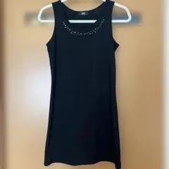 黒のノースリーブミニワンピース