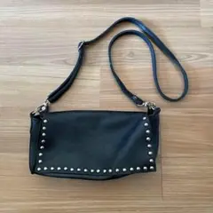 ❤️スタッズがオシャレ❤️レザーショルダーバッグ 黒 レディース