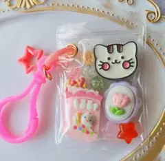 ガチャ詰めポーチ風　キャンディバッグキーホルダー　猫　ピンク