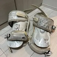 FLUXのホワイトスノーボードビンディング