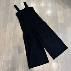 黒のサロペット・オーバーオール