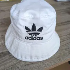 アディダス　オリジナルス　バケットハット　白
