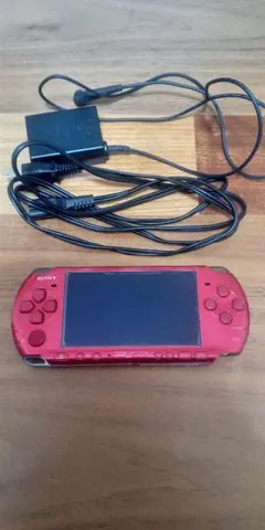 極美品 PSP 本体 3000 レッド ダウンロードソフト多数収録