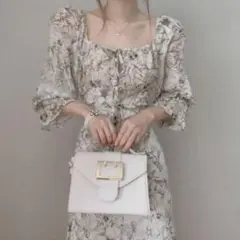 新品未使用♡ スクエアネック 袖フリル 花柄ワンピース ホワイト アイボリー 白