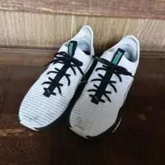 プーマ スニーカー