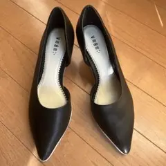 VEGE Sheep Leather Asymmetry Pumps ブラック