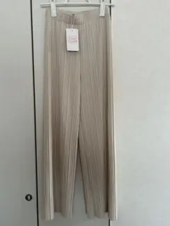 プリーツパンツ