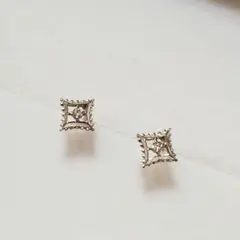 con affetto / k10 WG ダイヤスクエアピアス