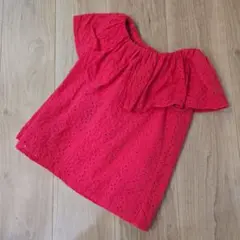 赤いオフショルダー刺繍トップス
