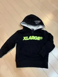 XLARGE フード付きパーカー ブラック/グリーン　サイズ90