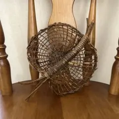 素敵なあけびの皿です。置いても壁にかけても。