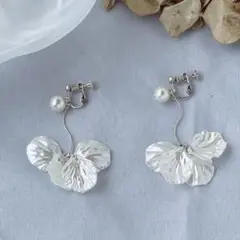 Item thumbnail for item bf4d3630-aa1e-4fb1-ab4b-1b9fd51ee315