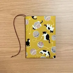 【 文庫本 】ブックカバー ハンドメイド まりと猫 からし
