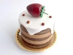 とろ～りクリームにいちご　ケーキオルゴール　KUMANODO 木製