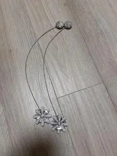 ニトリ　カーテン　マグネットタッセル　ふさ　花