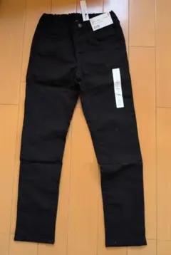 ユニクロ　キッズ140cm スリムフィット ブラックパンツ